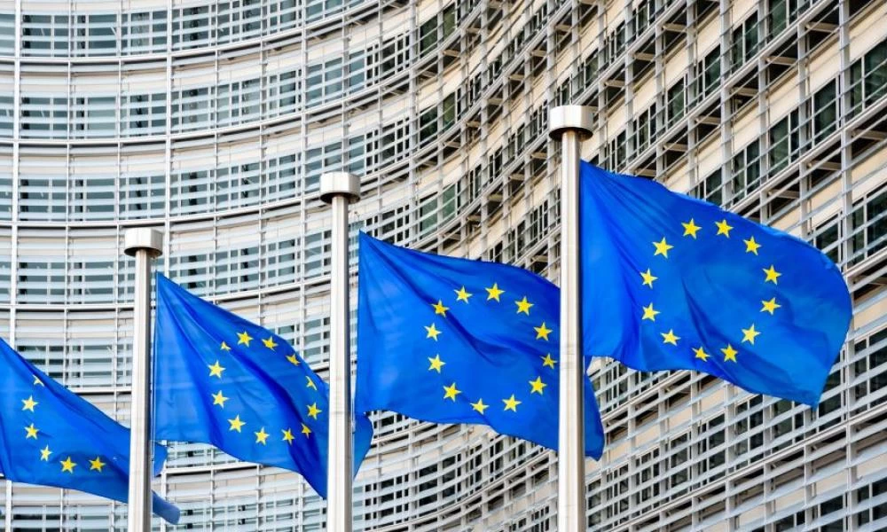 Κομισιόν: Κρύβει νομικούς κινδύνους η ενισχυτική δόση εμβολίων